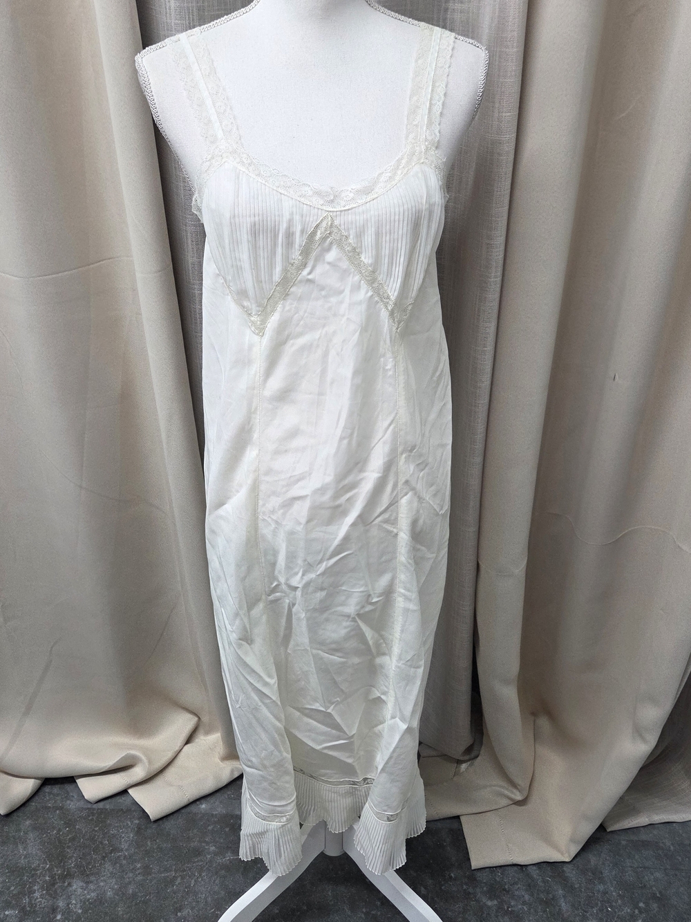 Barbizon Lace-Trim Ivory Vintage Slip Rhapsody Dollette Pleated Coquette Dainty